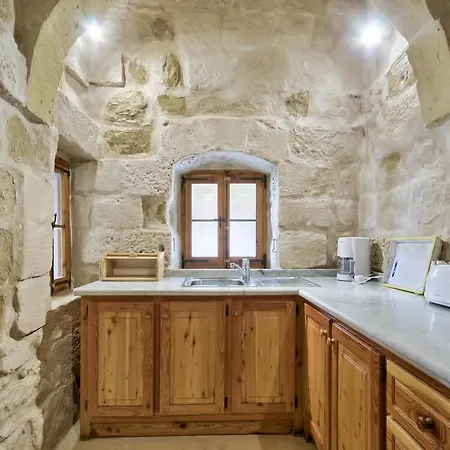Farmhouse Cora * Victoria
